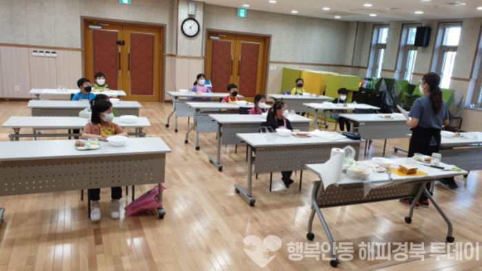 0525-1 안동시 유아들의 즐거운 도서관 나들이 견학 프로그램 재개 (2).png